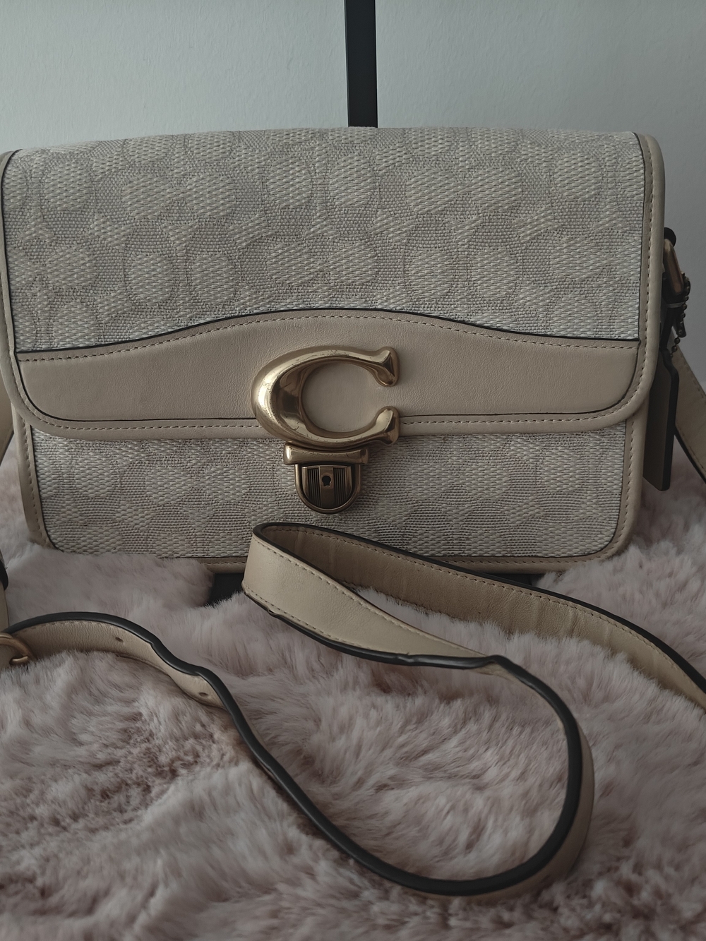 Coach Signature Canvas Turnlock Shoulder Bag in Chalk